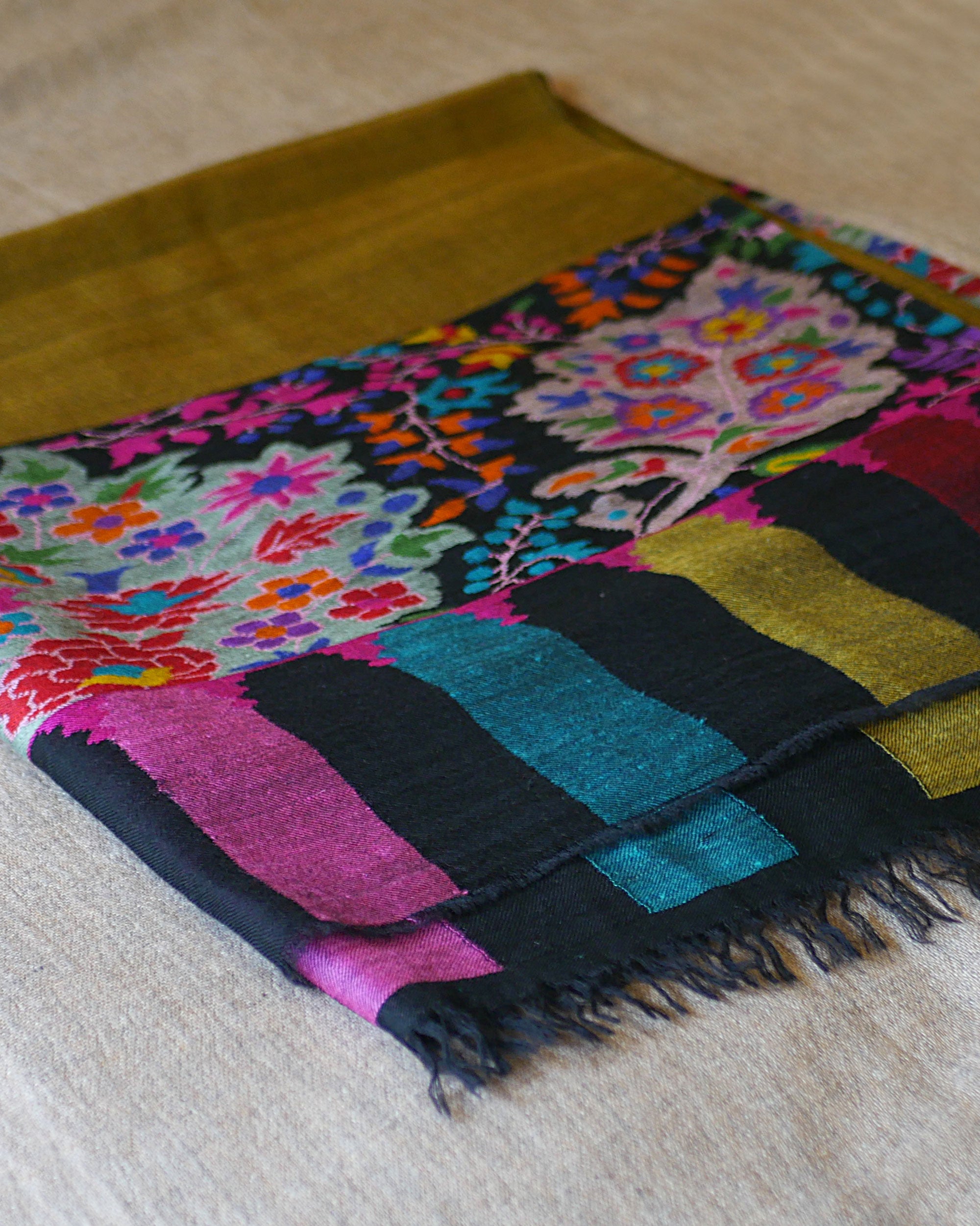 Reversible Kani Pashmina Shawl – Authentic Kashmir Handwoven