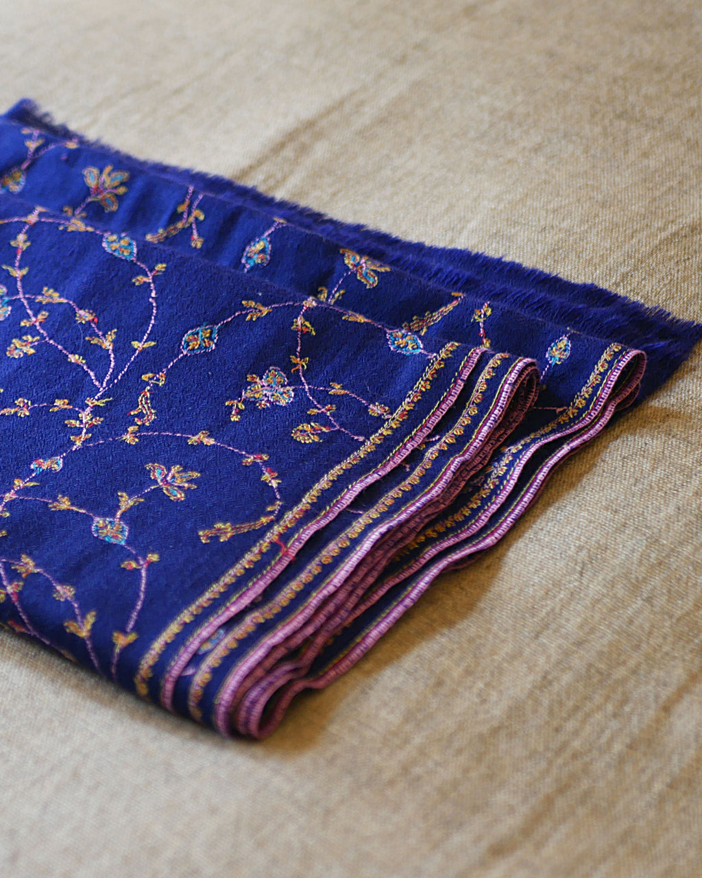 Crimson Dusk Pure Pashmina Shawl – Classic Kashmir Weave
