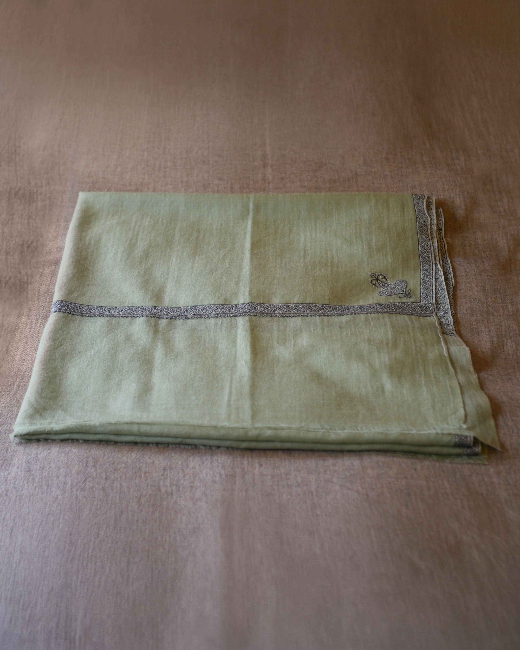 Himalayan Embroidered Pashmina Shawl – Classic Kashmir Border