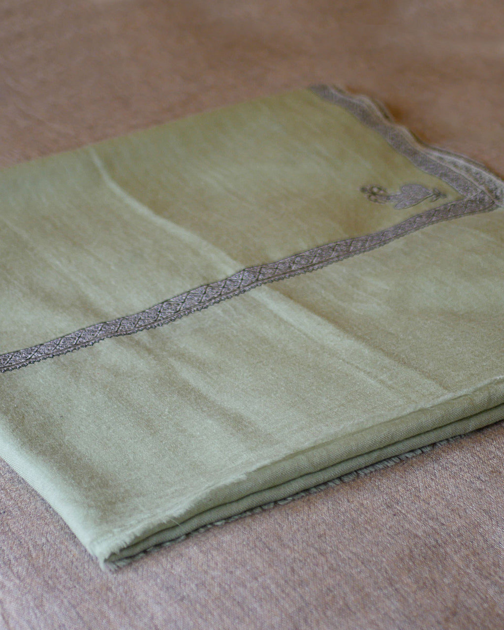 Himalayan Embroidered Pashmina Shawl – Classic Kashmir Border