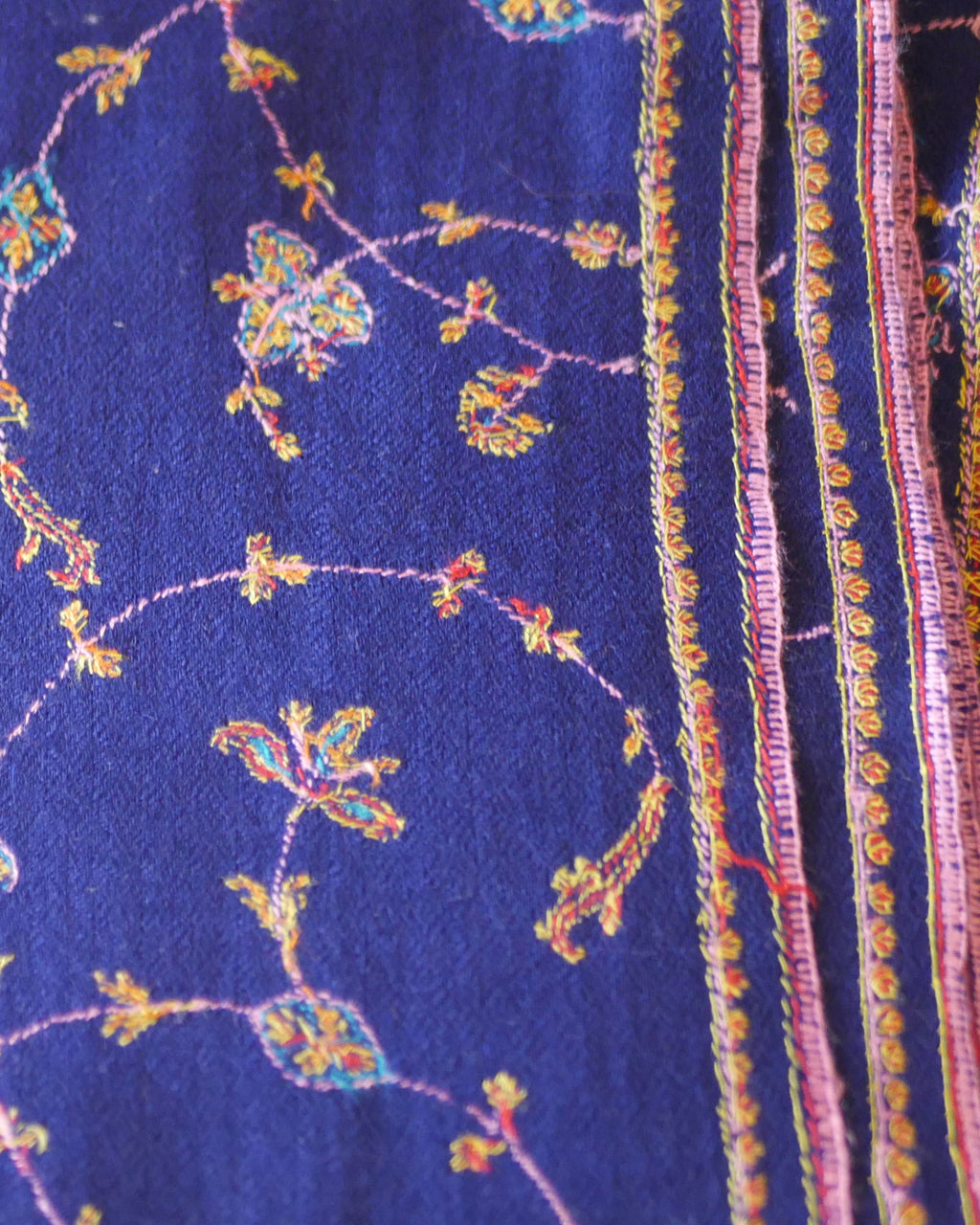 Crimson Dusk Pure Pashmina Shawl – Classic Kashmir Weave