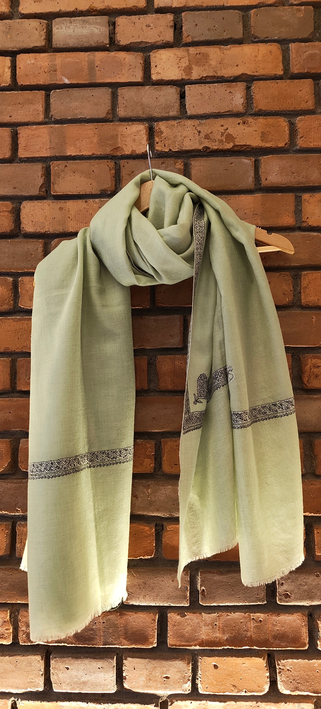 Himalayan Embroidered Pashmina Shawl – Classic Kashmir Border